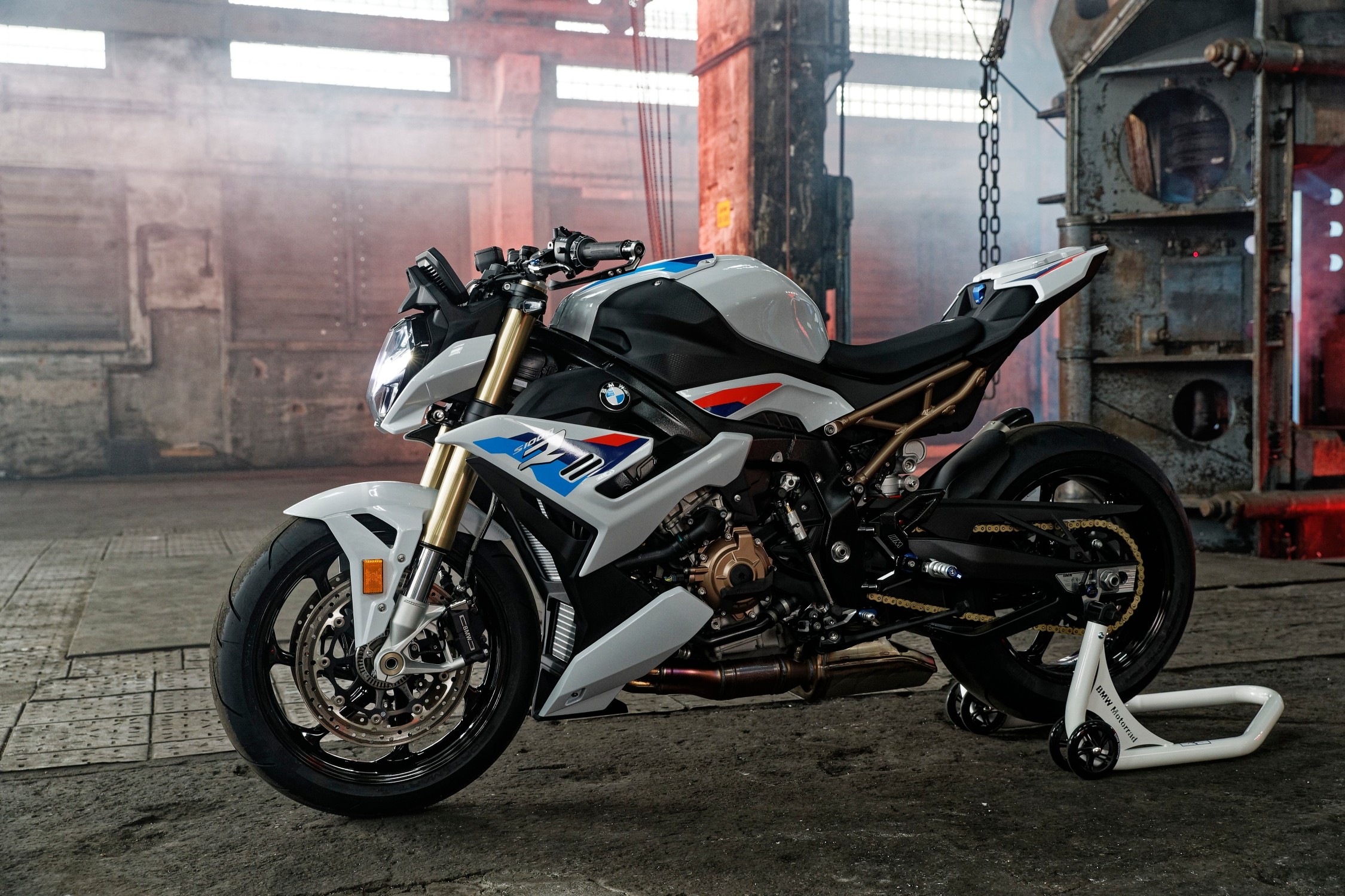 S1000R - BMWモーターサイクル正規ディーラー DATZ