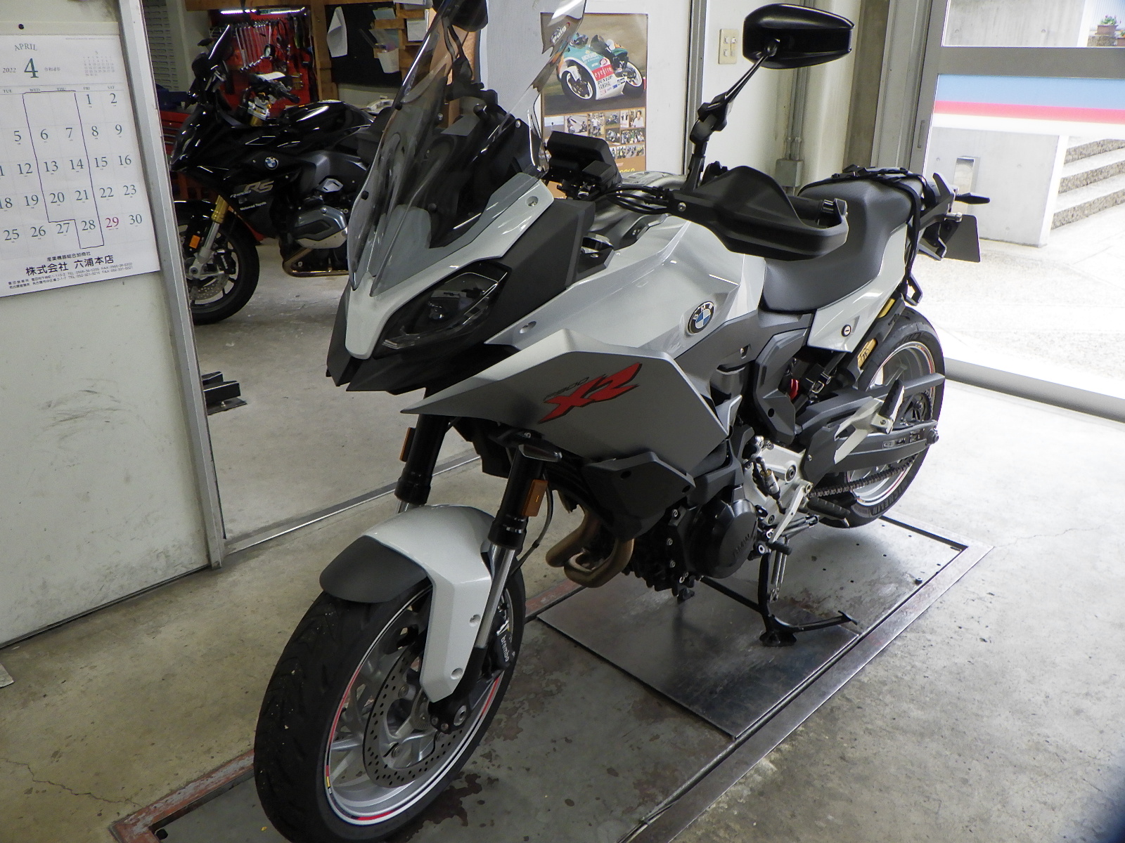 F900XR ローダウンできまっせ - BMWモーターサイクル正規